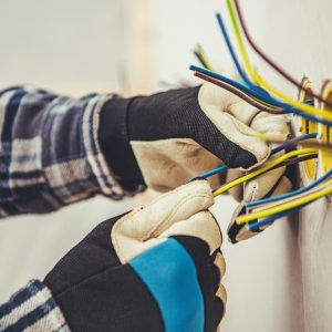 kabel-leerrohr-elekriker-kabelfarben-tomasz-zajda-adobestock